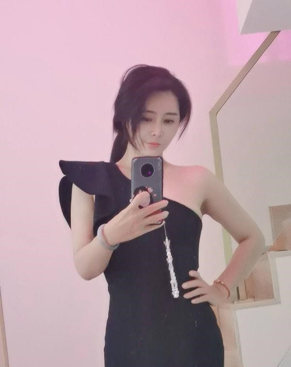 服务好颜值在线妹子