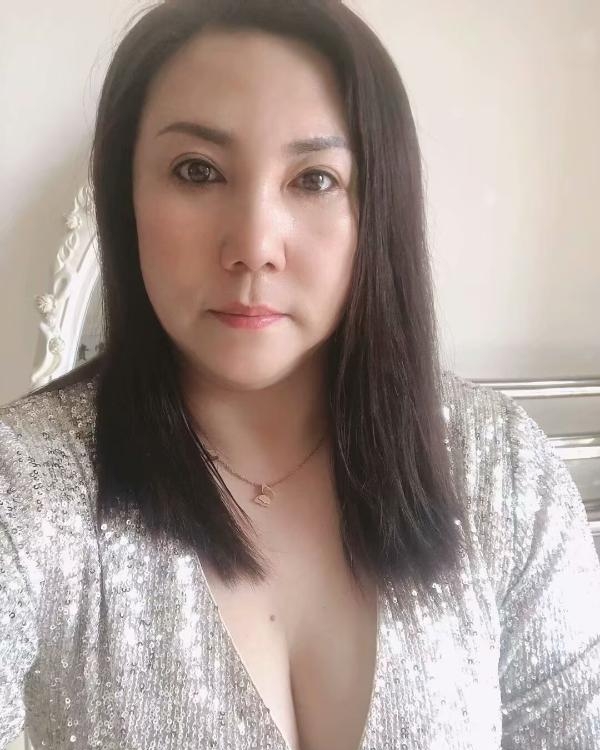 巨乳肥臀熟女姐姐