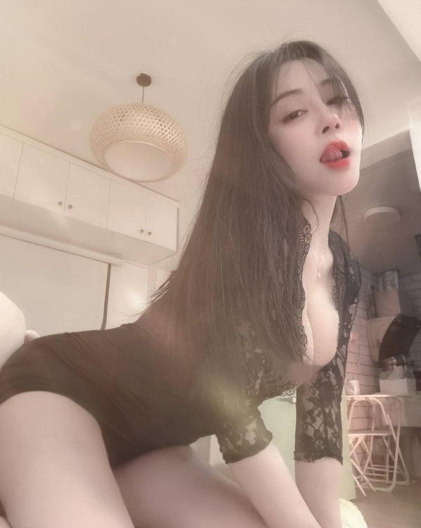 肤白大奶小少妇