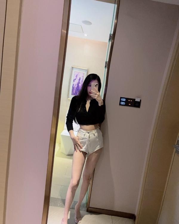 肤白撩人颜值老师