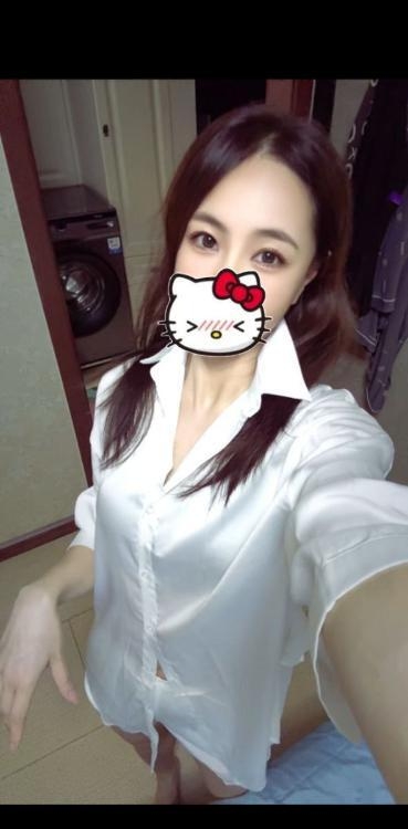 市区美丽性感小姐姐