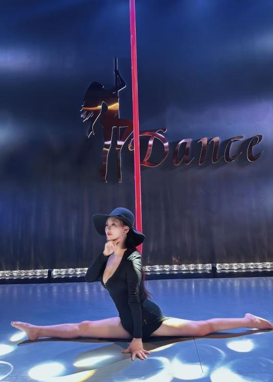 沈北瑜伽绝活喷水妹子