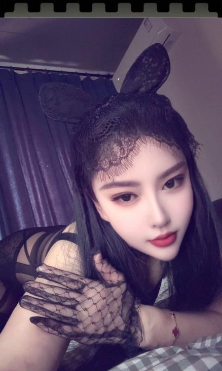 圆润挺翘小姐姐