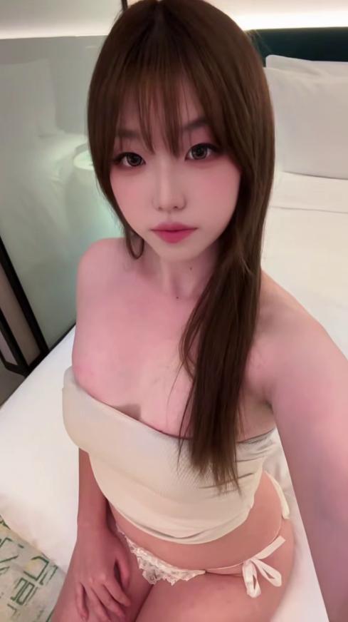 粉鲍忍不住舔了两嘴