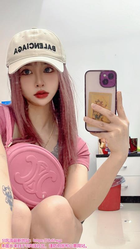 呼市外表清纯大眼美女